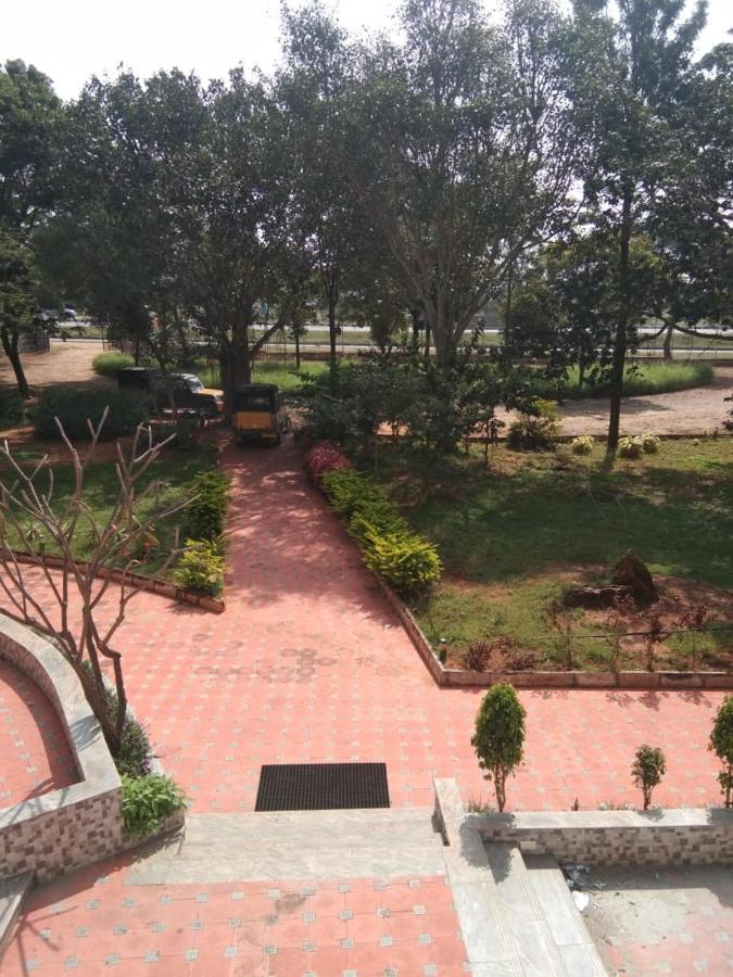 Kstdc Hotel Mayura Pavithra Yediyur Kunigal Exterior photo